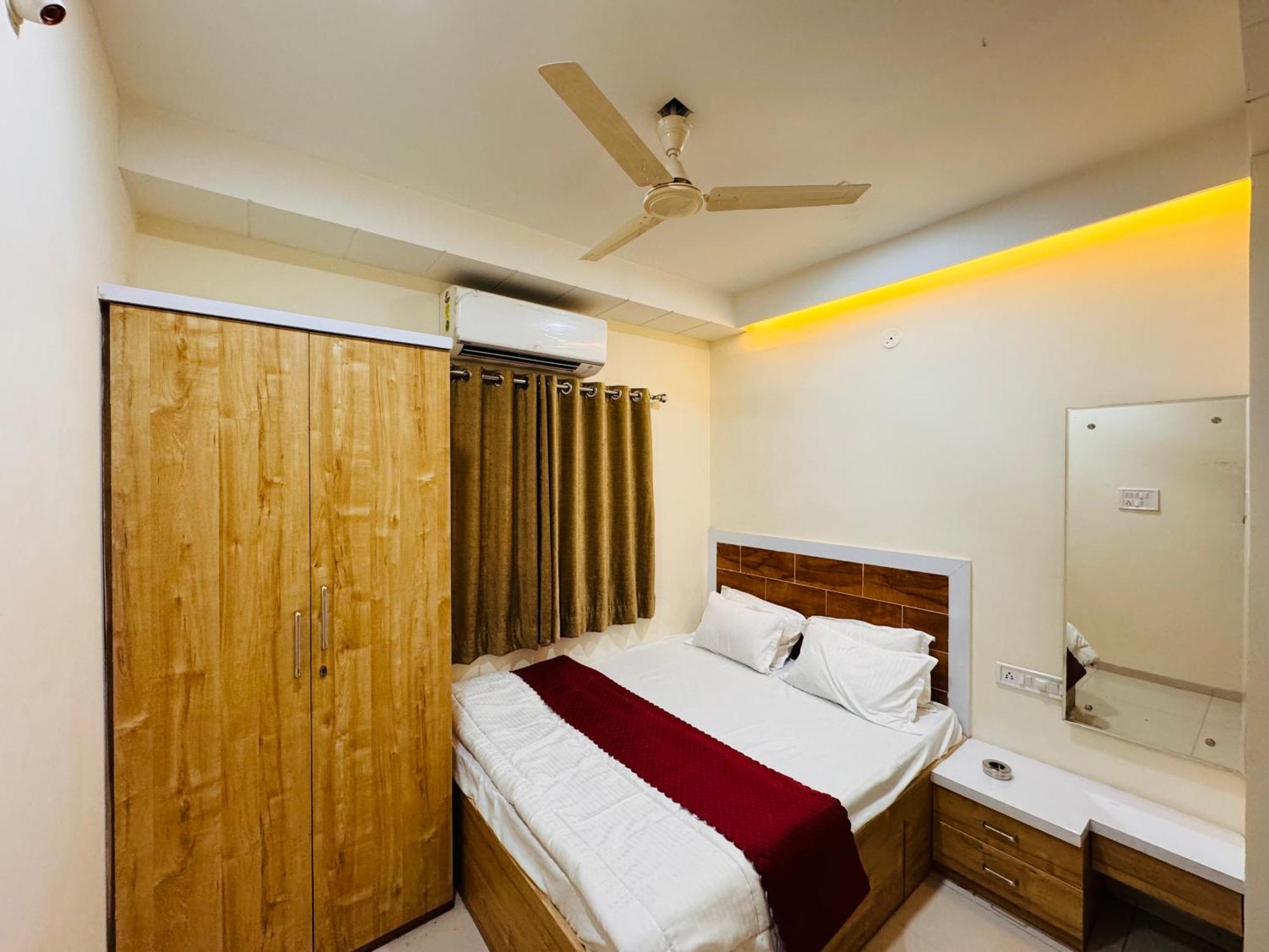 Home Escape 1Bhk Apartment Near Bombay Hospital Indore Buitenkant foto