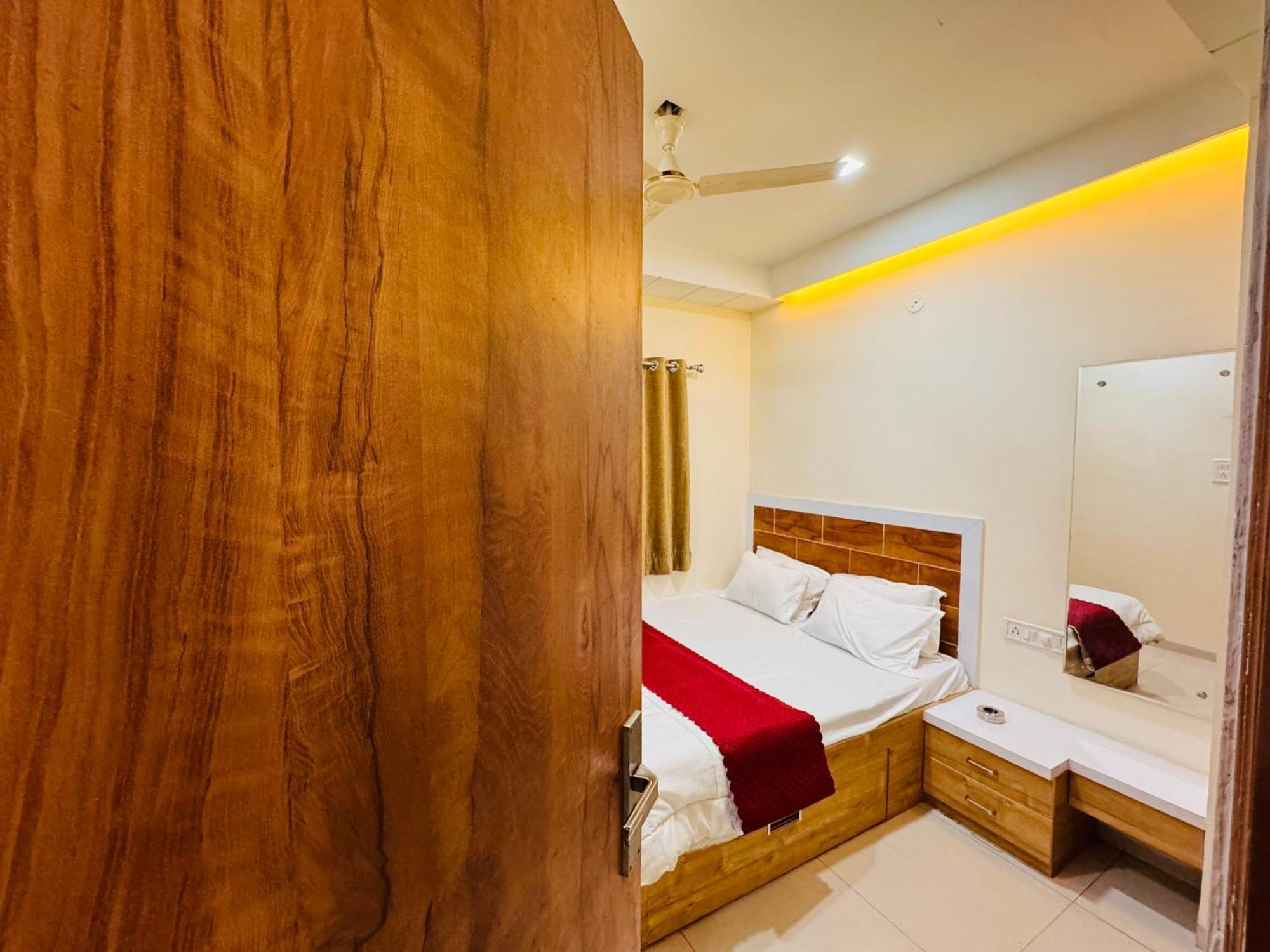 Home Escape 1Bhk Apartment Near Bombay Hospital Indore Buitenkant foto