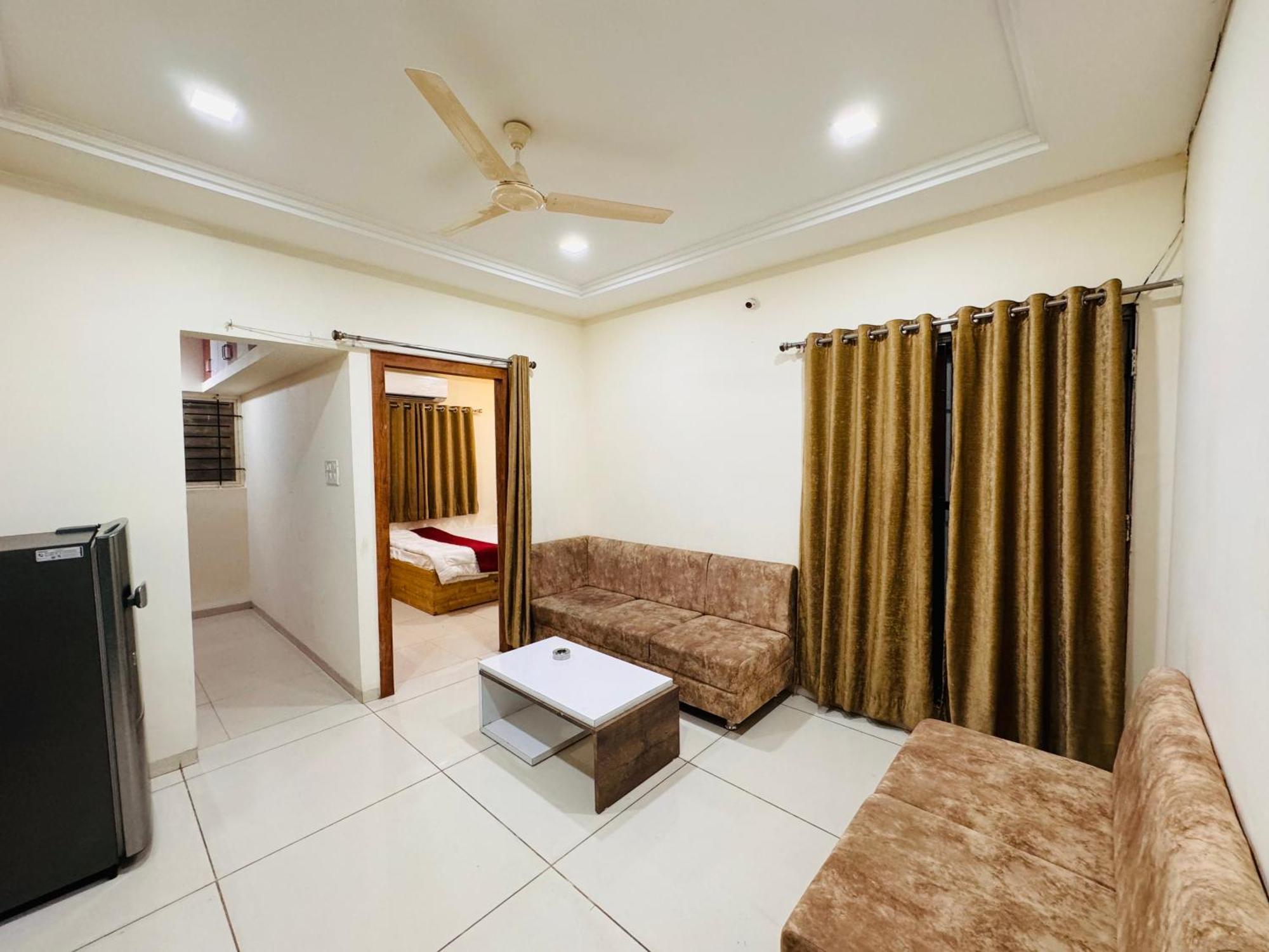 Home Escape 1Bhk Apartment Near Bombay Hospital Indore Buitenkant foto