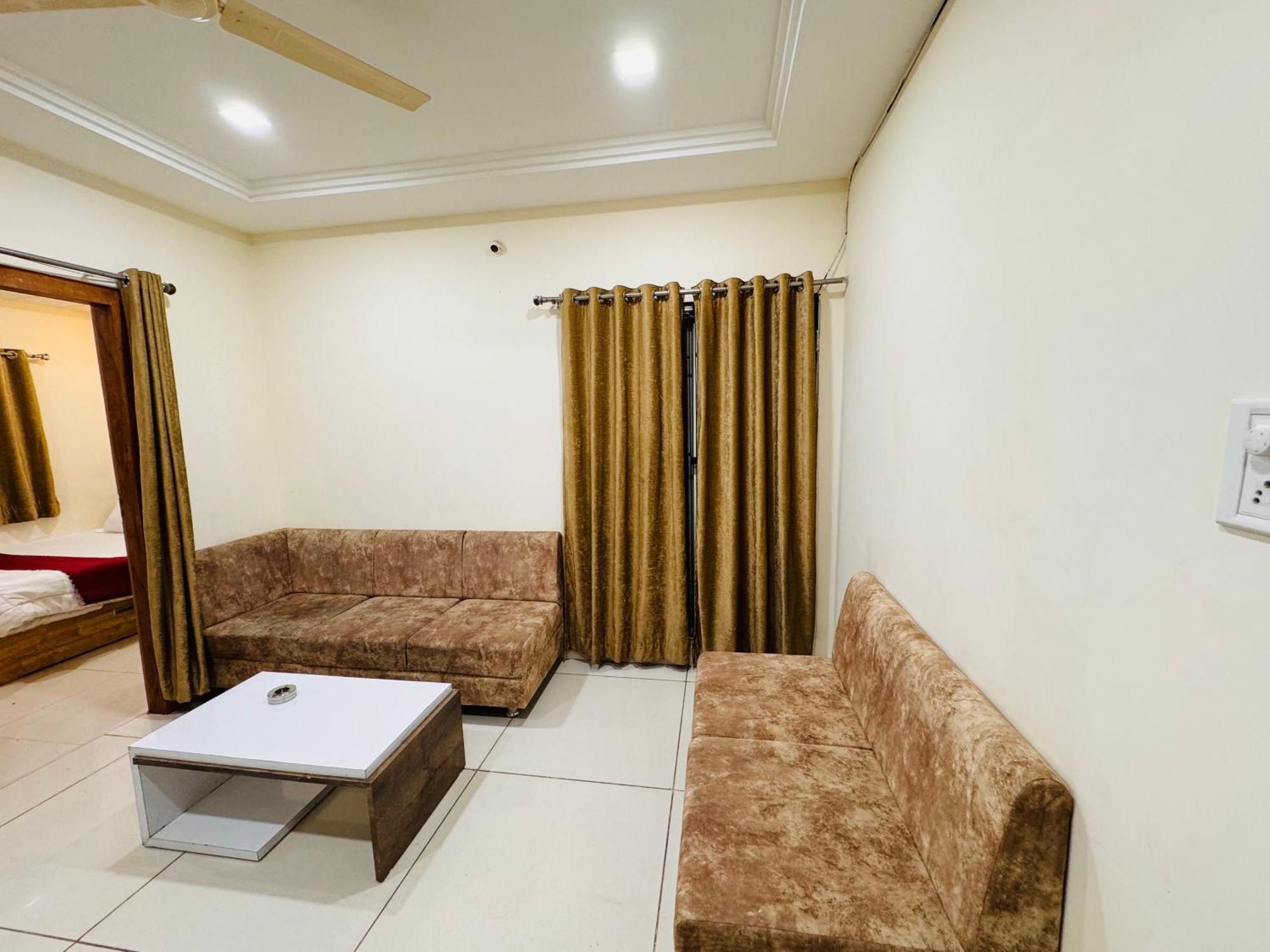 Home Escape 1Bhk Apartment Near Bombay Hospital Indore Buitenkant foto