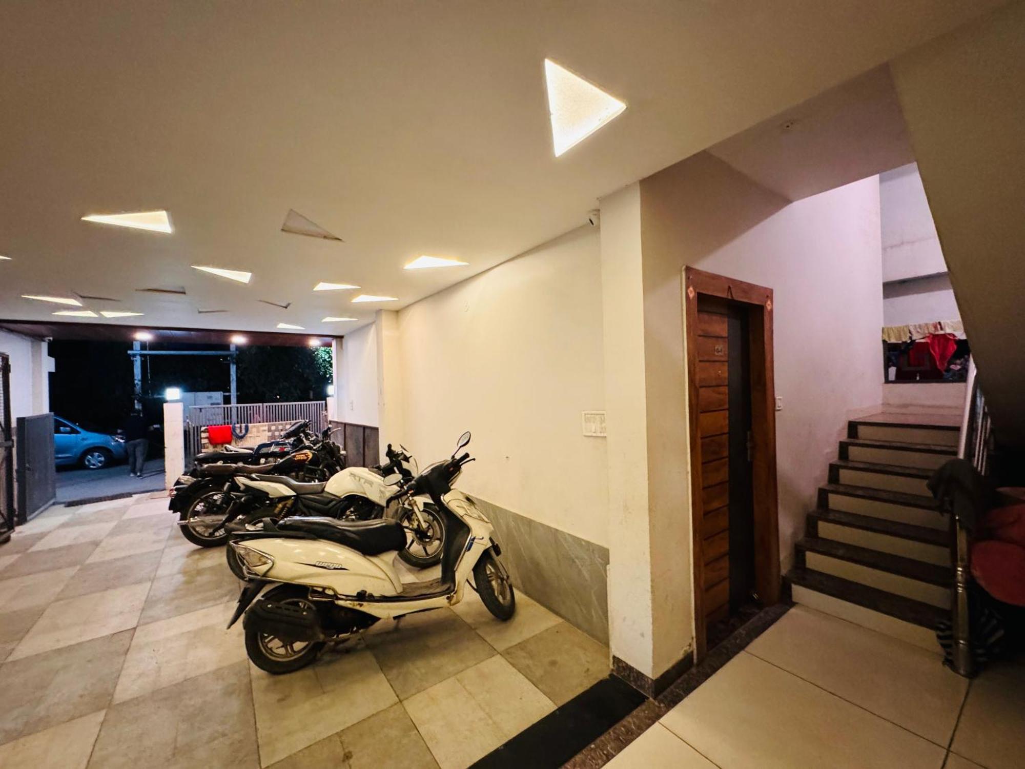 Home Escape 1Bhk Apartment Near Bombay Hospital Indore Buitenkant foto